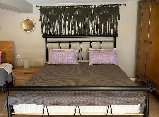 Panoramic Lagoon View 别墅 Yénion